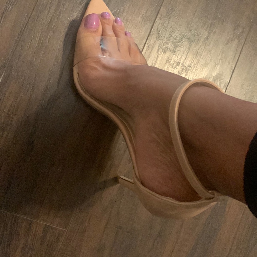 Beautiful tan high heel pump